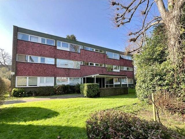 House for sale in Abbotswood, Guildford