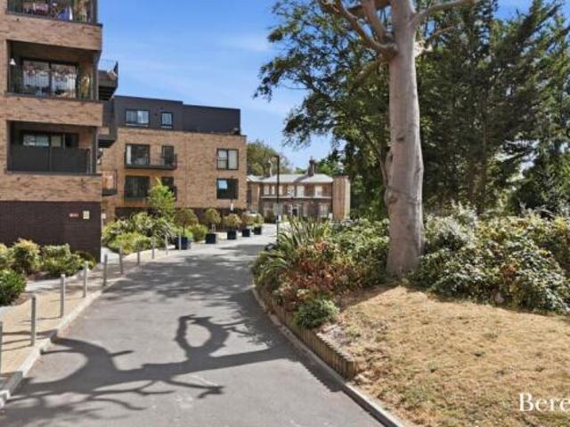 Apartment for sale in Navestock Side