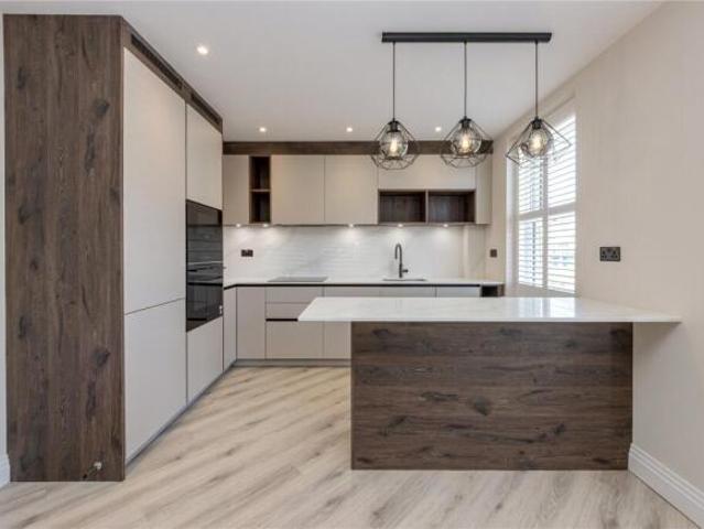 Apartment for sale in The Hale, Mill Hill