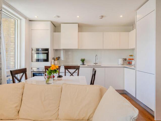 Apartment for sale in Kidbrooke, Greater London