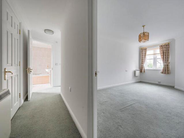 Apartment for sale in Uxbridge, Greater London
