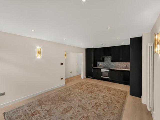 Apartment for sale in Chalk Farm, Greater London
