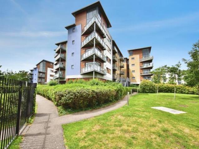 Apartment for sale in Hart, Hampshire