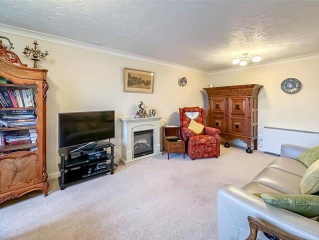 Apartment for sale in Five Acres, Hertfordshire