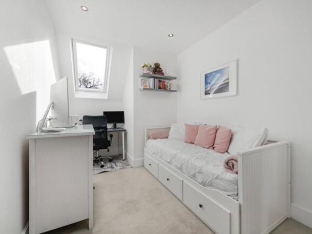 Apartment for sale in Hayes, Greater London