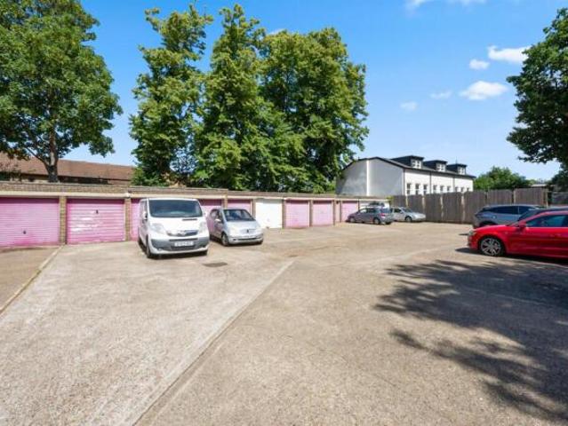 Apartment for sale in Beckenham, Greater London