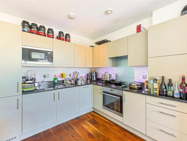 Apartment for sale in Colindale, Greater London