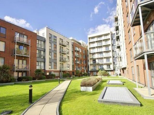 House for sale in Highfield, Pouchen End
