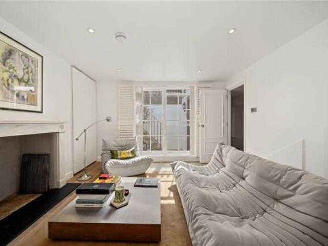 Apartment for sale in Barnsbury, Greater London