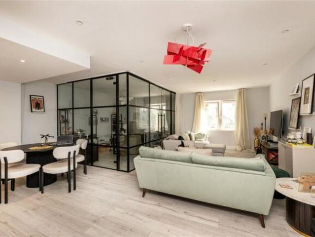 Apartment for sale in Royal Borough of Kensington and Chelsea, Greater London