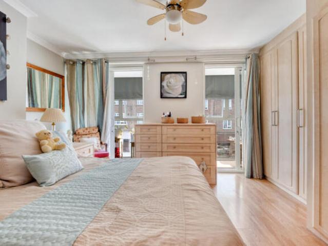 Apartment for sale in Cheam, Greater London