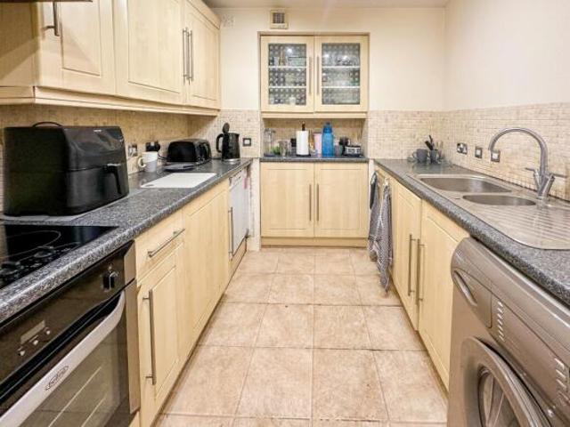 Apartment for sale in Huddersfield, Kirklees