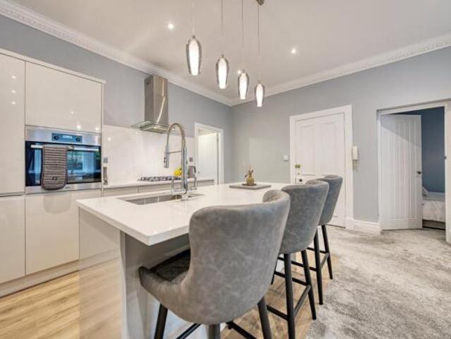 Apartment for sale in Hillhead, Scotland