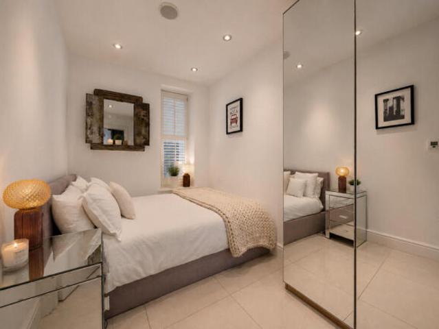 Apartment for sale in Royal Borough of Kensington and Chelsea, Greater London