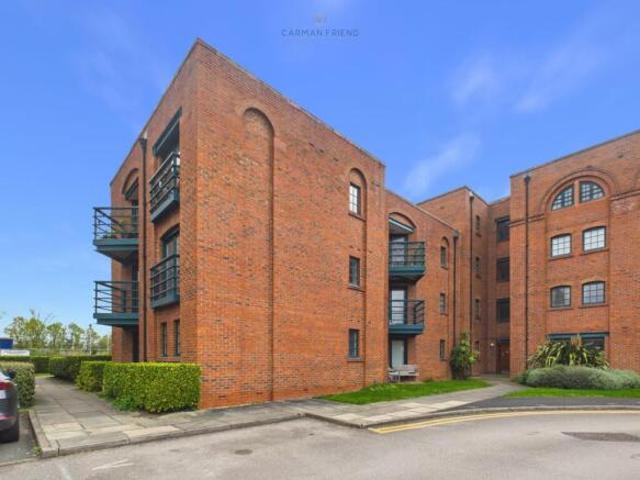 Apartment for sale in Hoole, Two Mills
