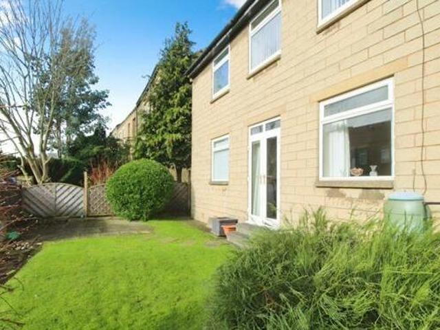 House for sale in Huddersfield, West Yorkshire