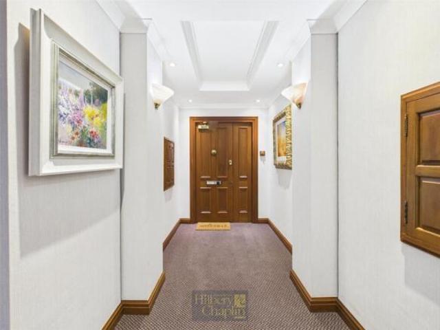 Apartment for sale in Navestock Side
