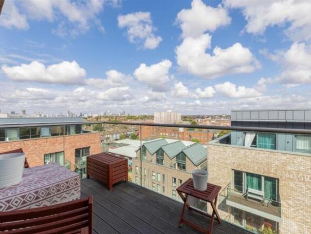 Apartment for sale in East Ham, Greater London