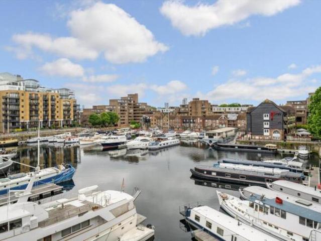 Apartment for sale in Cat Hill, England