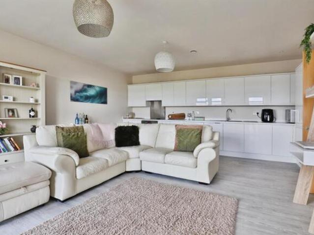 Apartment for sale in Poole