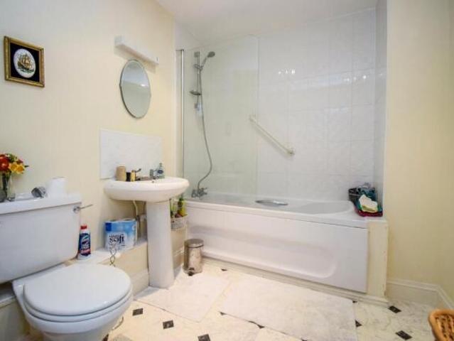 Apartment for sale in Burnham, Swallow