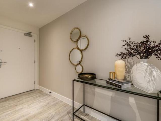 Apartment for sale in Brentford End, Greater London