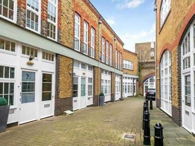 House for sale in Brentford End, Greater London