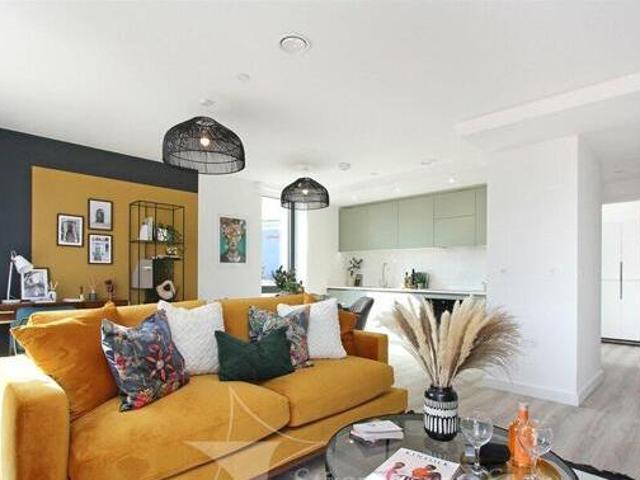 House for sale in Luton