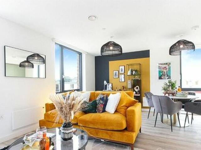 House for sale in Luton