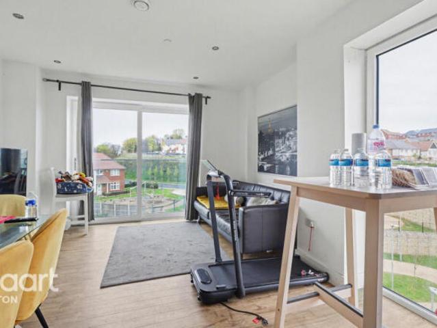 Apartment for sale in Spring Park, Luton