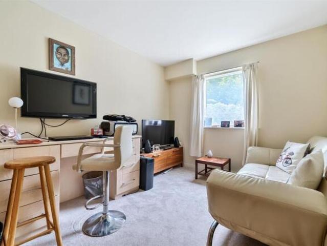 Apartment for sale in Midway, Kent