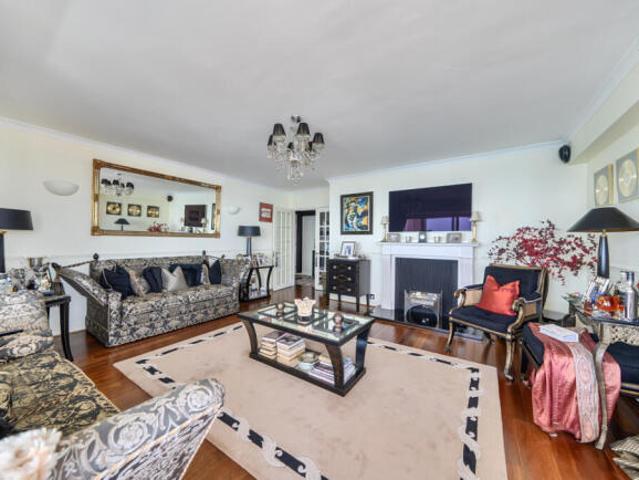 Apartment for sale in Brighton & Hove