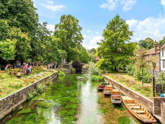 Apartment for sale in Canterbury, Kent