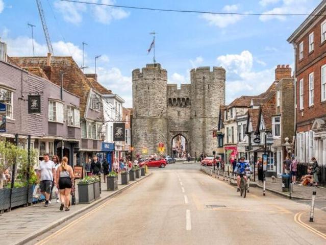 Apartment for sale in Canterbury, Kent