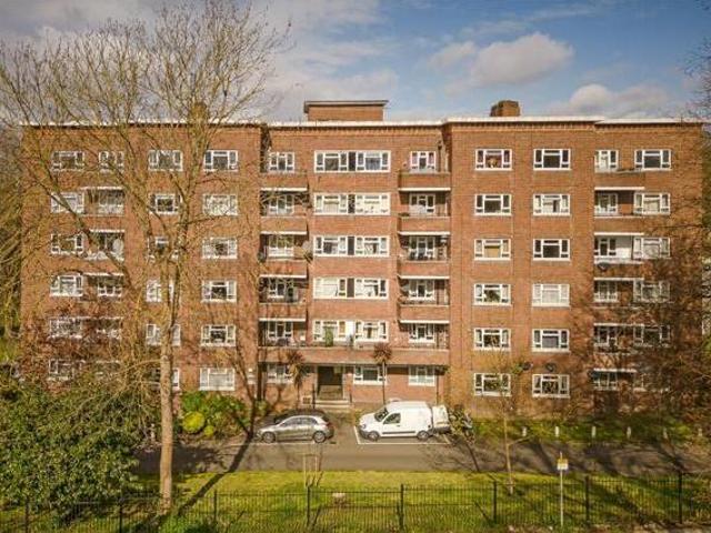 House for sale in Kingston Upon Thames, Greater London