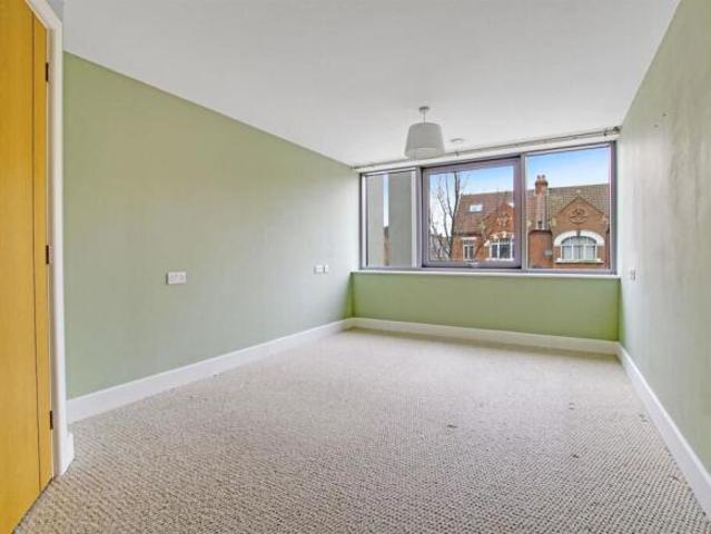 Apartment for sale in London Borough of Merton, Greater London
