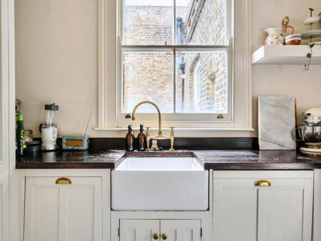 Apartment for sale in Cat Hill, England