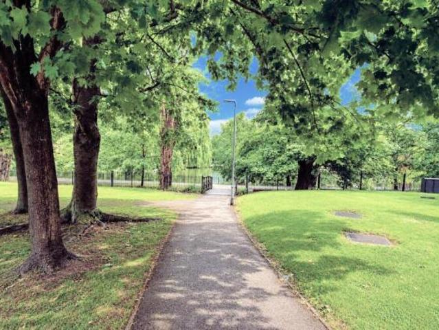 Apartment for sale in Spring Park, Luton
