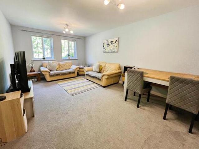 Apartment for sale in Swindon