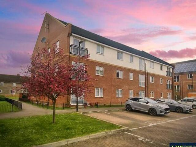 House for sale in Laindon, Essex