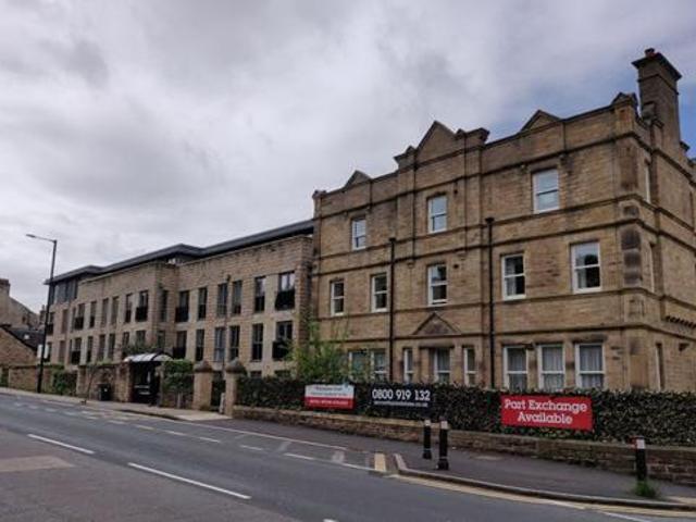 House for sale in Greaves, Bare
