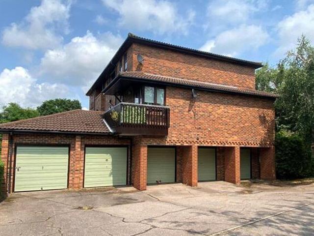 House for sale in Laindon, Essex