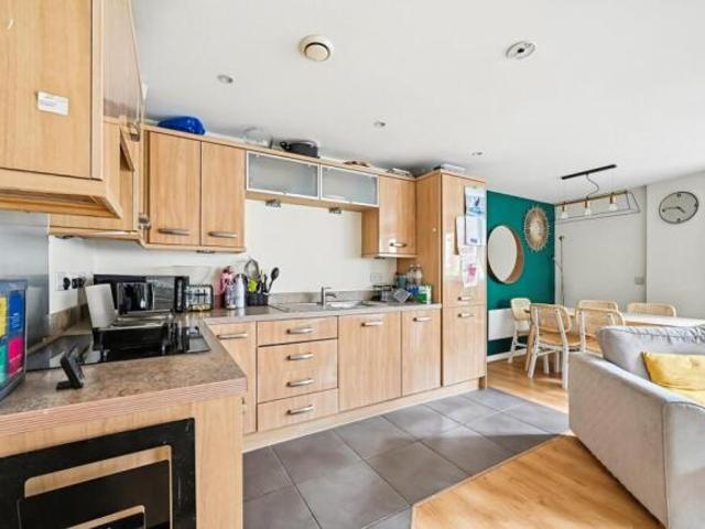 Apartment for sale in Isleworth, Greater London