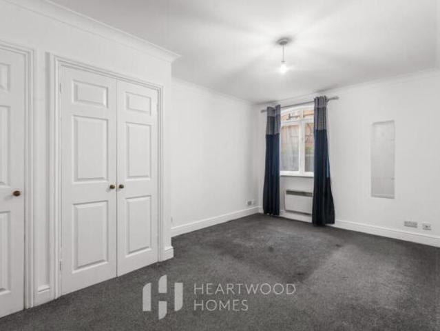 Apartment for sale in Five Acres, Hertfordshire