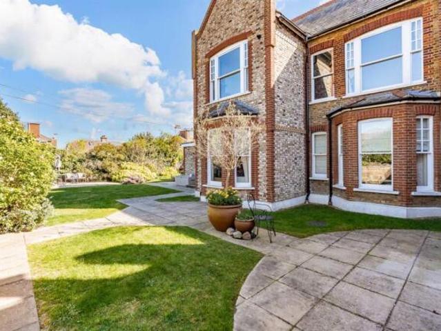 Apartment for sale in Tankerton, Canterbury