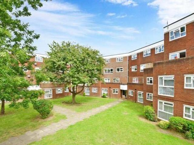 House for sale in Pachesham Park, Surrey