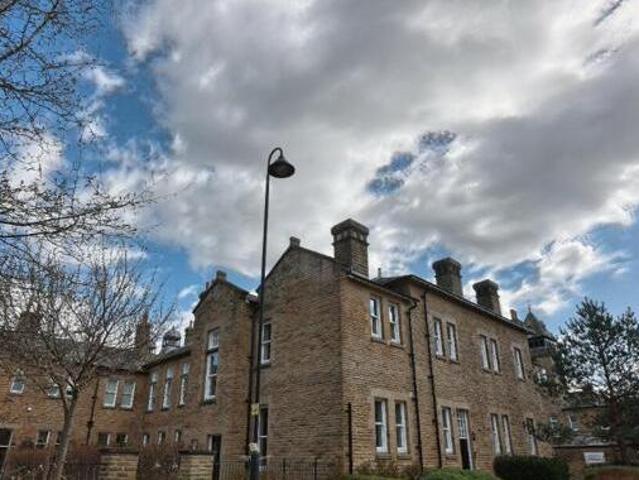 House for sale in Tranmere Park, West Yorkshire