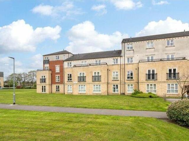 House for sale in Tranmere Park, Guiseley
