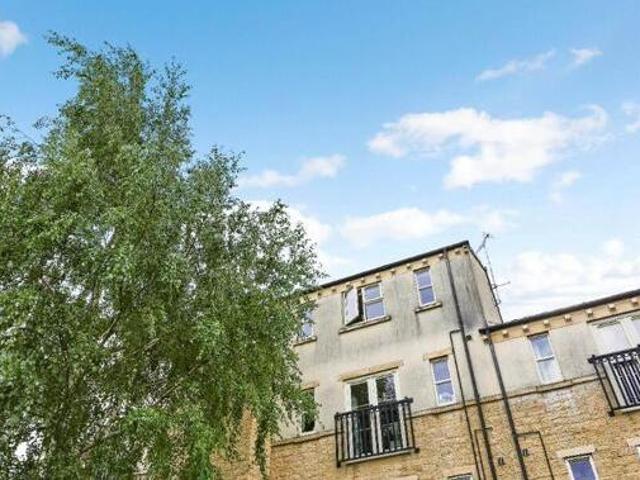 House for sale in Tranmere Park, Guiseley