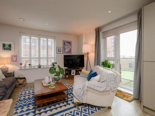 Apartment for sale in South Lane, West Yorkshire